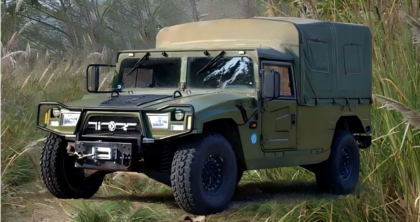 مركبة عسكرية للطرق الوعرة ذات قمة ناعمة (HMMWV)